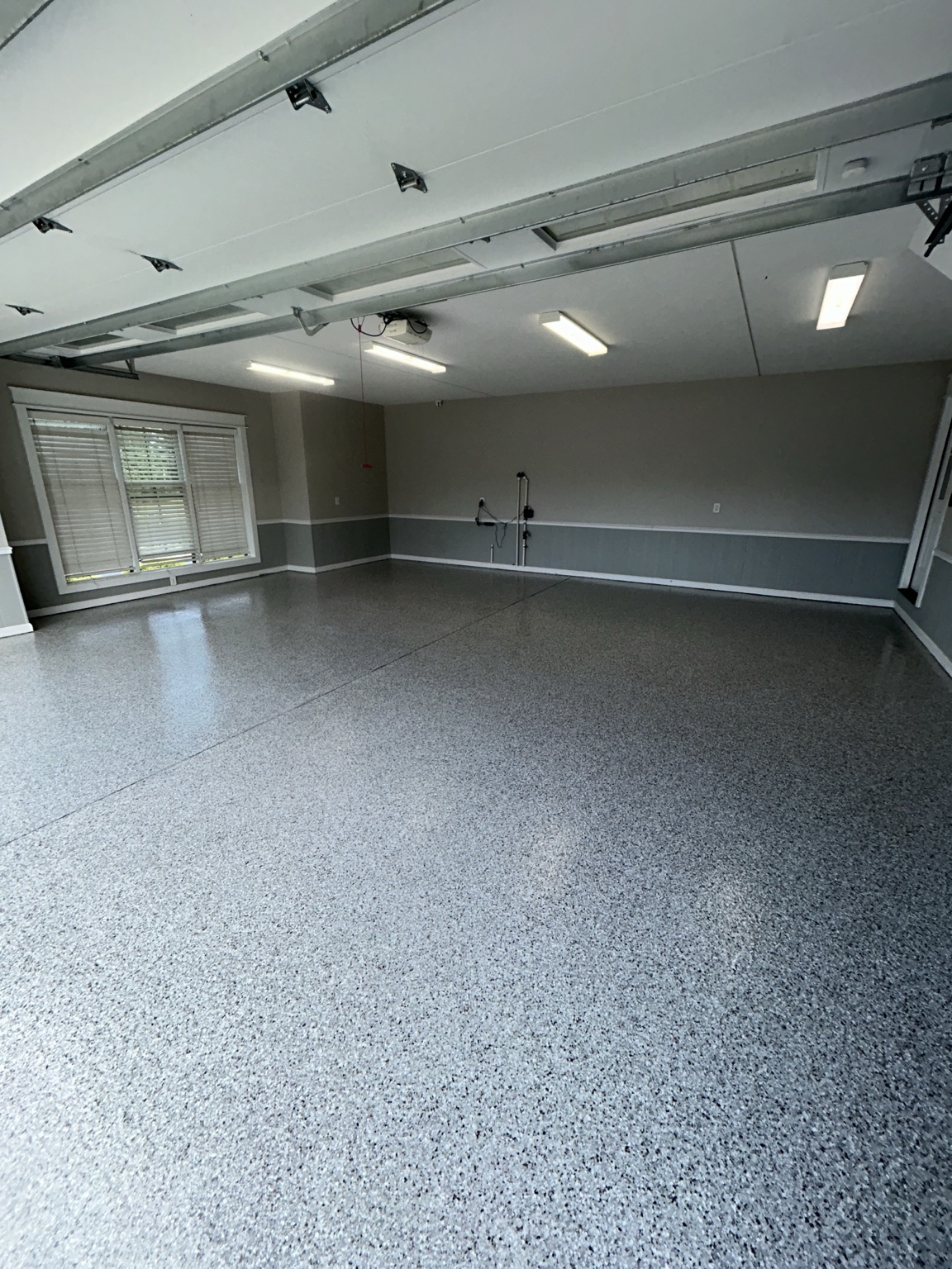 Finished Coyote flake garage floor