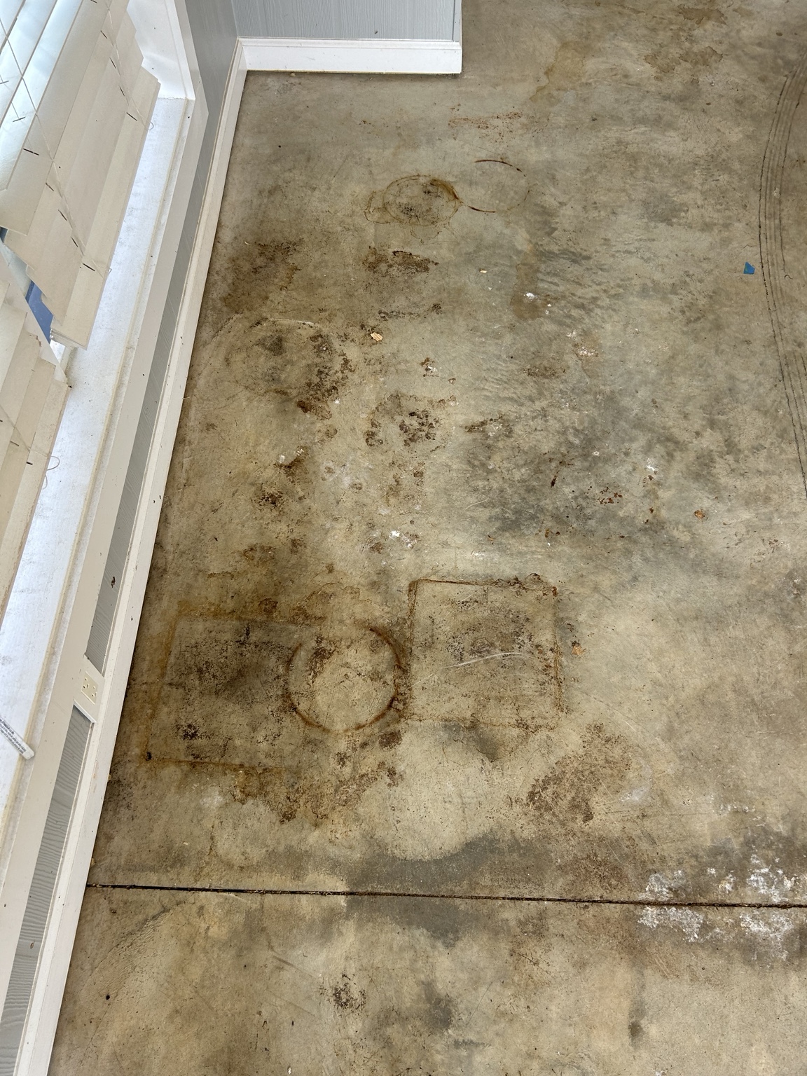 700 square foot garage before Coyote flake coating